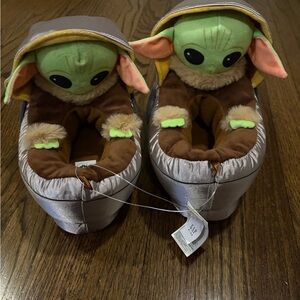 Gap kids Baby Yoda Plush Slippers